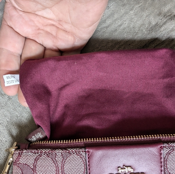 Coach Wristlet-8x5 - EUC - Picture 5 of 11